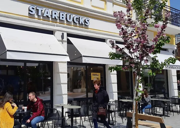 2-level Big Space Near Beach, Bars, Walking Street דירה וארנה